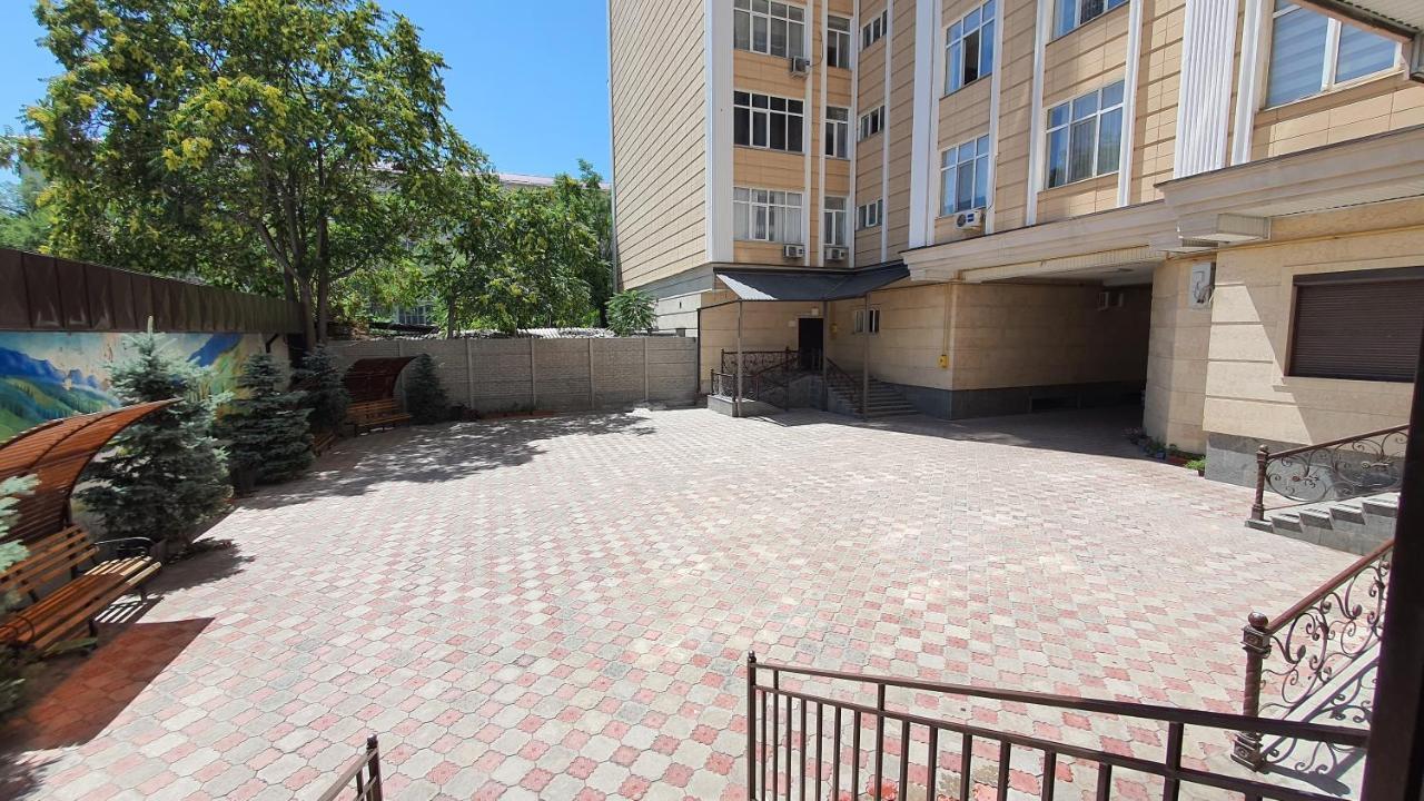 White Apartment With Panoramic View In The Center Bichkek Extérieur photo