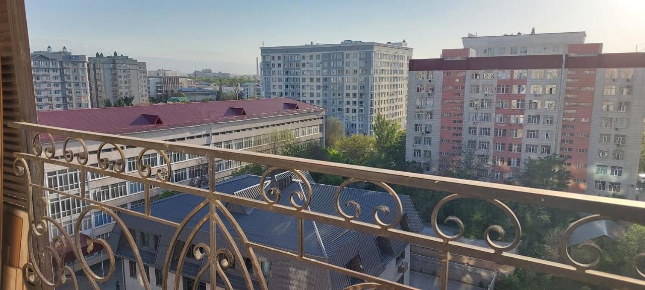 White Apartment With Panoramic View In The Center Bichkek Extérieur photo