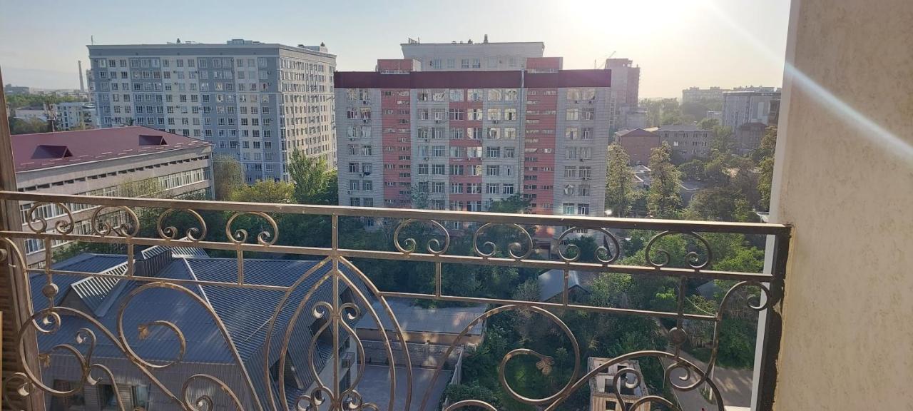 White Apartment With Panoramic View In The Center Bichkek Extérieur photo