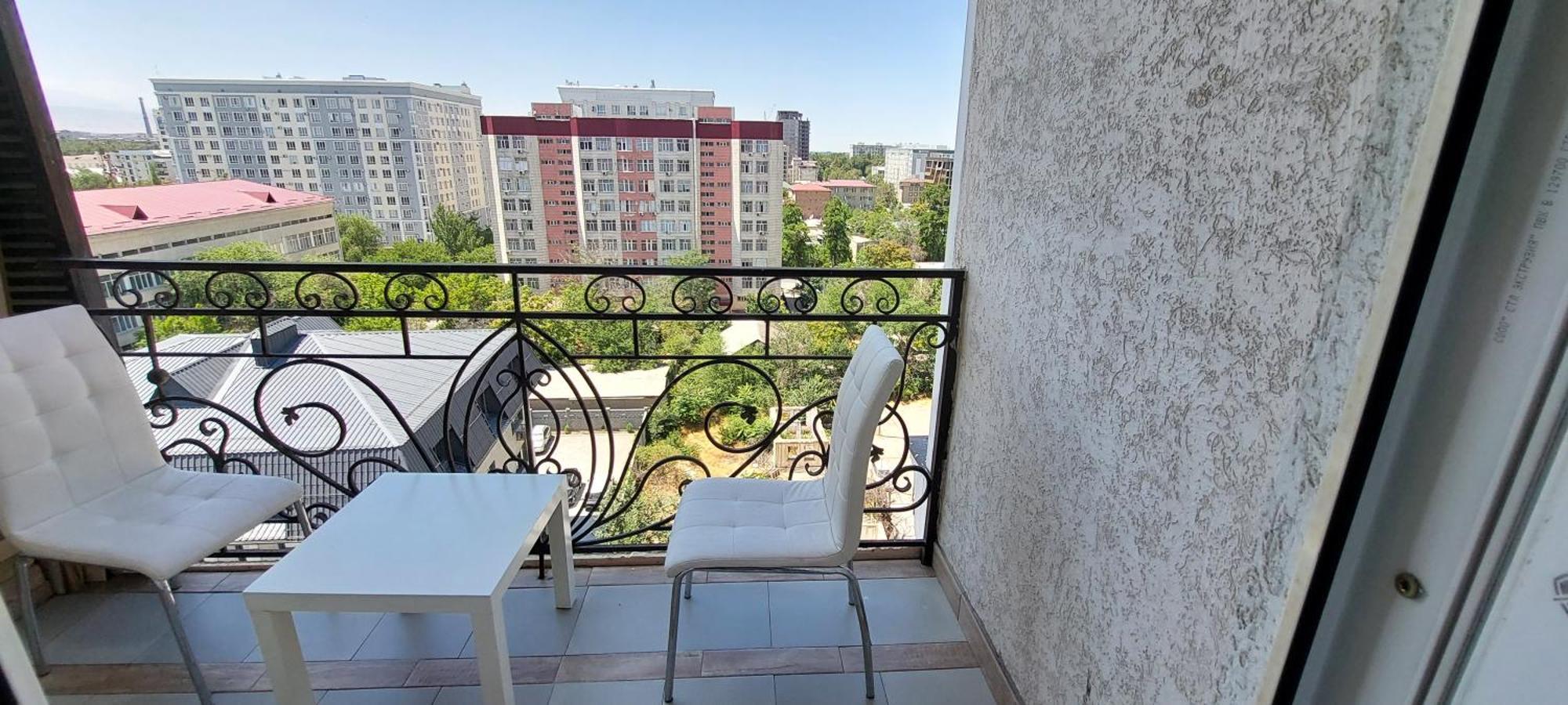 White Apartment With Panoramic View In The Center Bichkek Extérieur photo